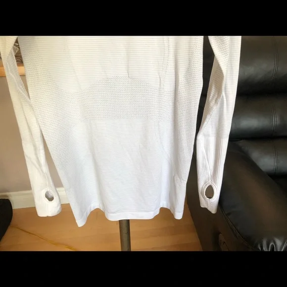 Lululemon, Women’s 6, Swiftly Tech Long Sleeve Crew, GUC - Picture 3 of 16